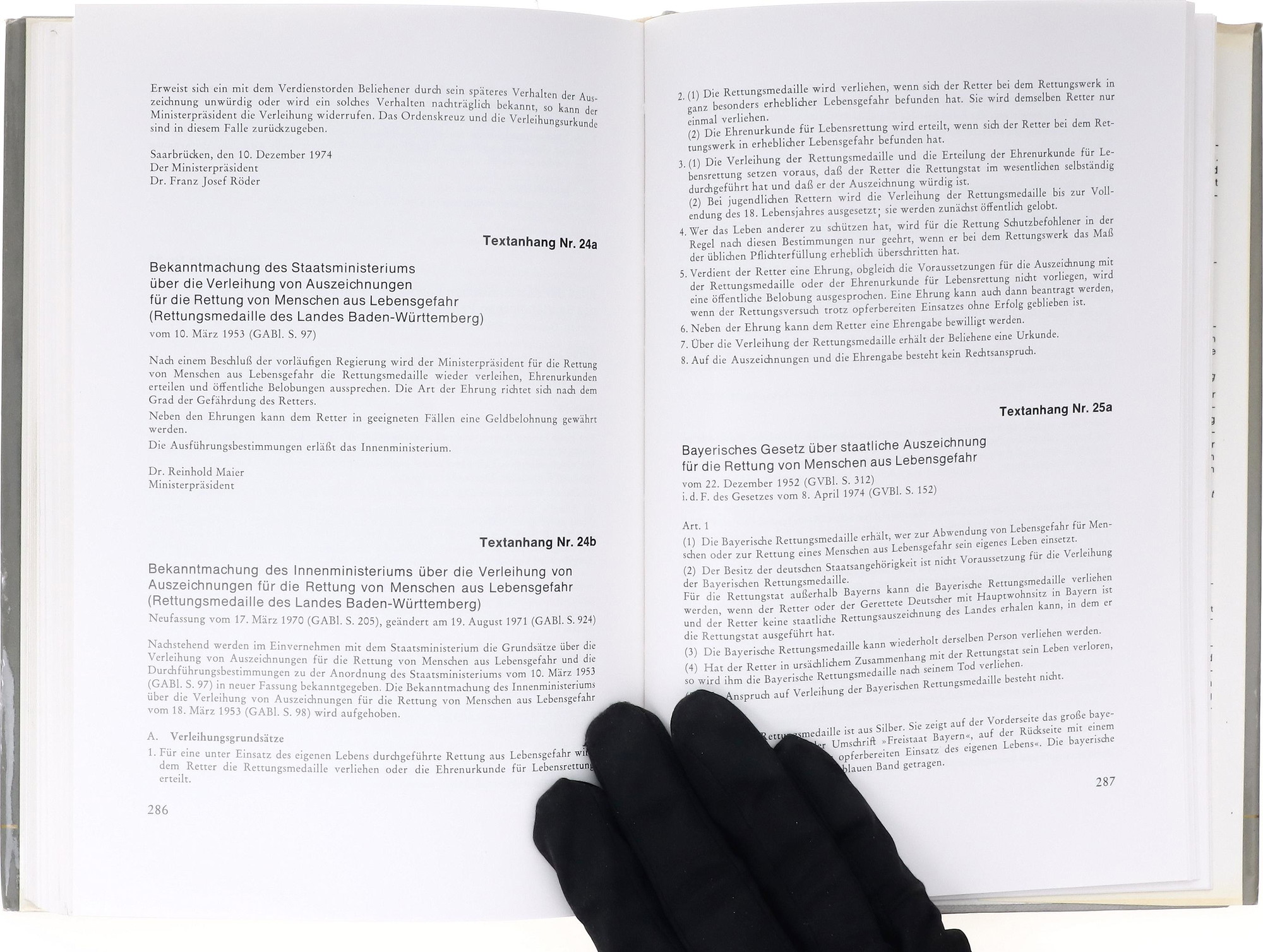 1329 - Literature Orders & Medal in FRG 1977