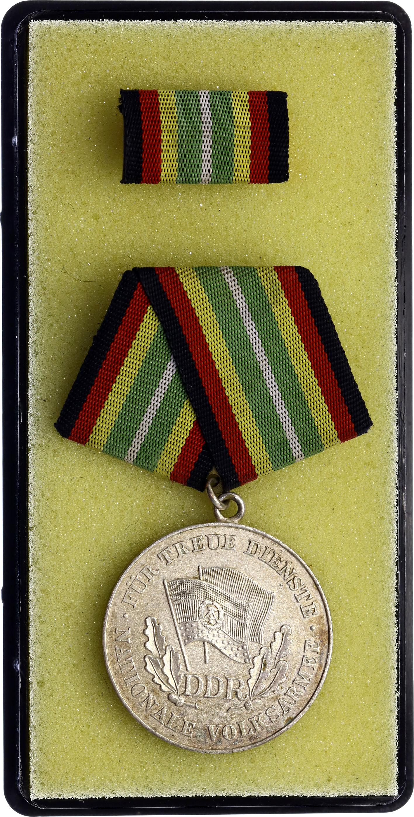 708 - Germany - DDR Medal for Faithful Service in the National People's Army 10 Years Service 1950 - 1990